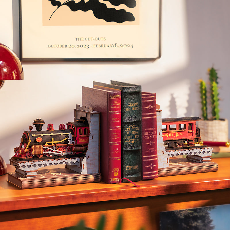 Steam Train Book Nook Bookend